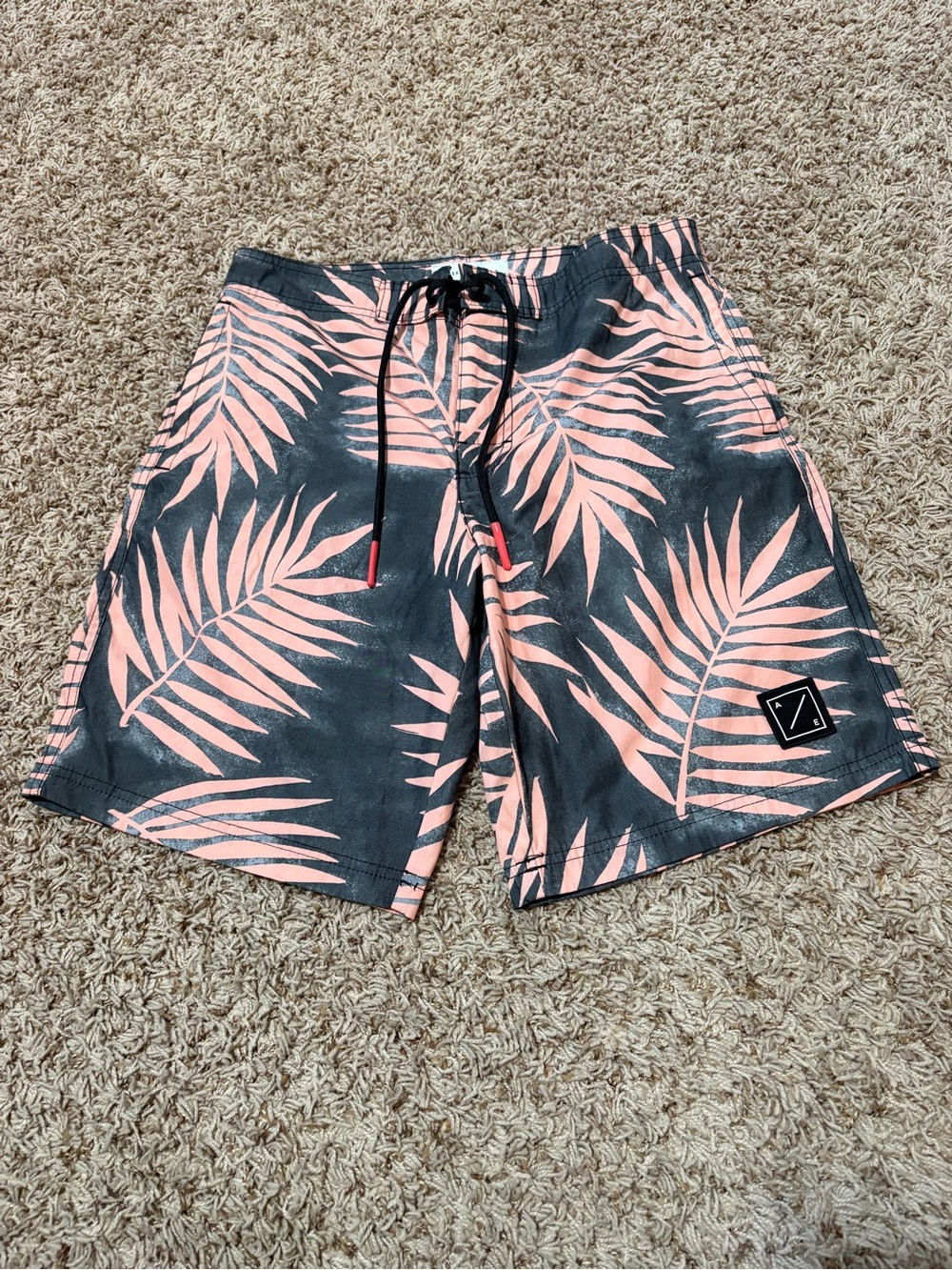 American Eagle Palm Swim Trunk 10” men’s size small NWOT